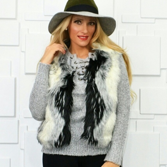 MODA ME COUTURE Jackets & Blazers - Vest Jacket GORGEOUS FAUX FUR VEST